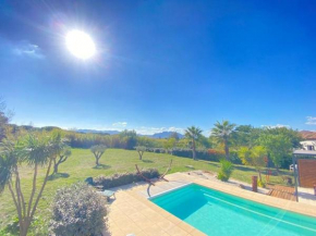 Villa piscine. Plage à 20 min lac à 5min